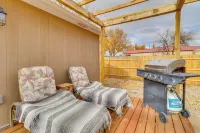 Yard, Deck, Grill! Desert Hideaway By Jemez Canyon - Apartments