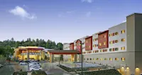 The Hotel at Black Oak Casino Resort - Parkplatz