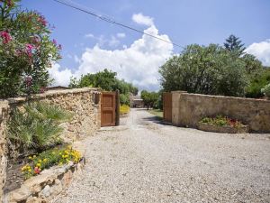 Villa Porticciolo in Alghero with Large Garden for 6 Guests
