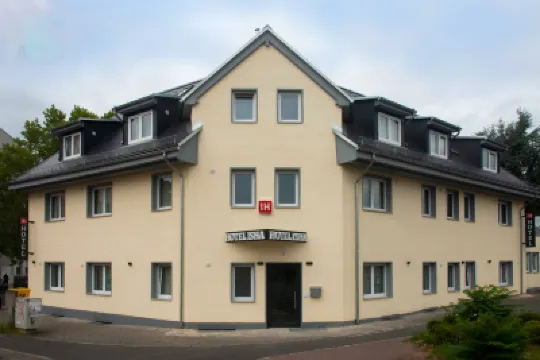Hotel Isha Hotels near Deutsche Boerse AG