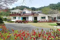 Yangyang Eondeogwie Hayanjip Pension Hôtels à proximité de : Micheongol Valley