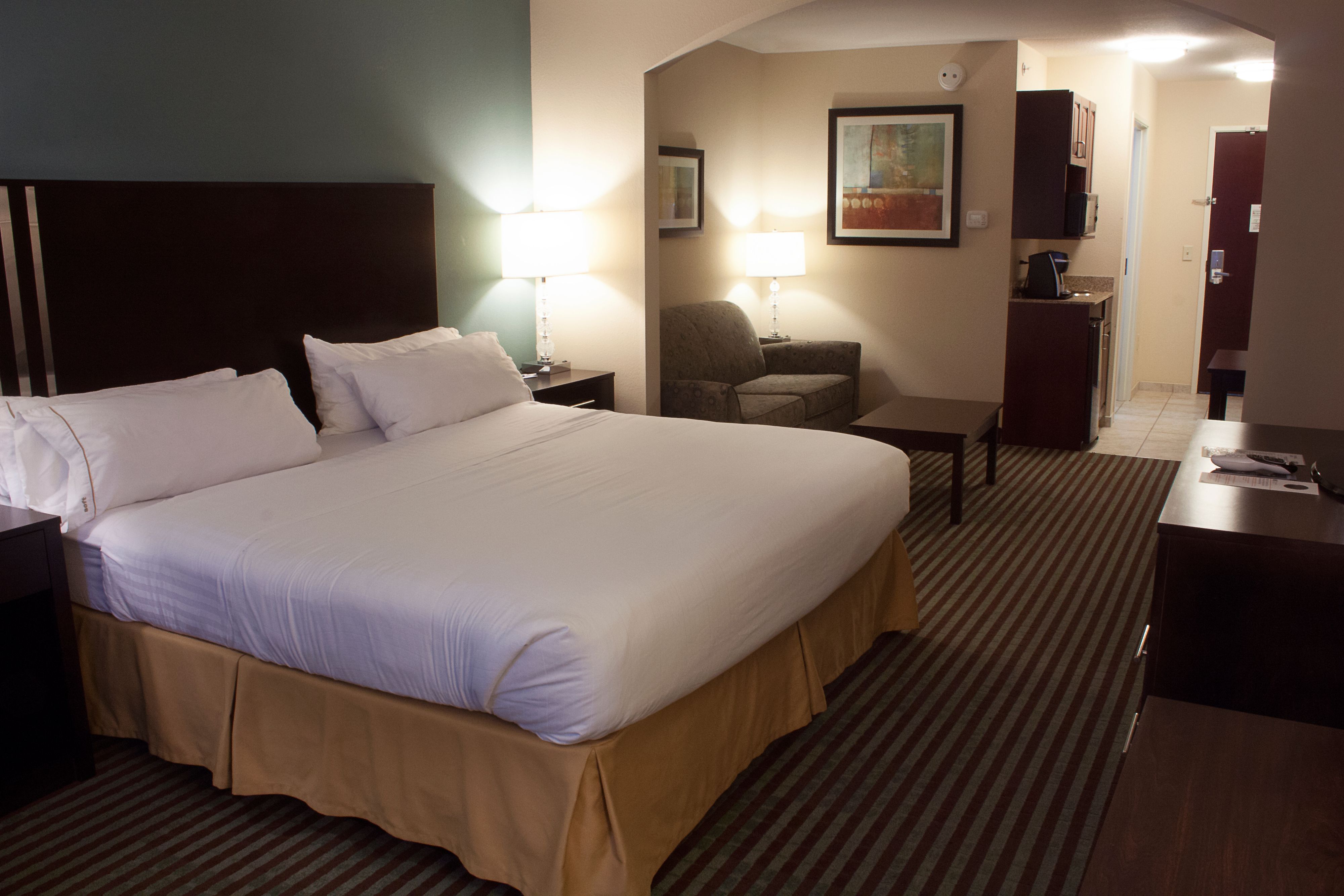 Holiday Inn Express & Suites Youngstown West I 80, an Ihg Hotel