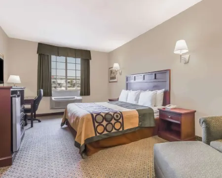 阿爾瓦拉多速8酒店 約翰遜縣酒店