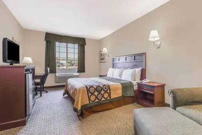 阿爾瓦拉多速8酒店