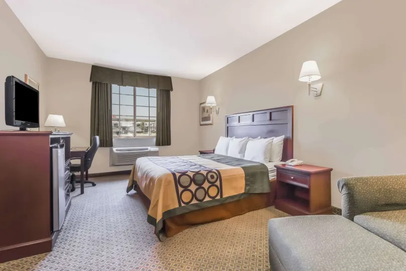 阿爾瓦拉多速8酒店