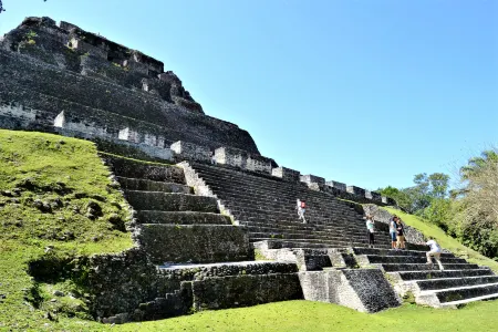 Licensed 2 Bedroom Cabin Close to San Ignacio, Local Dining, and Adventure Tours