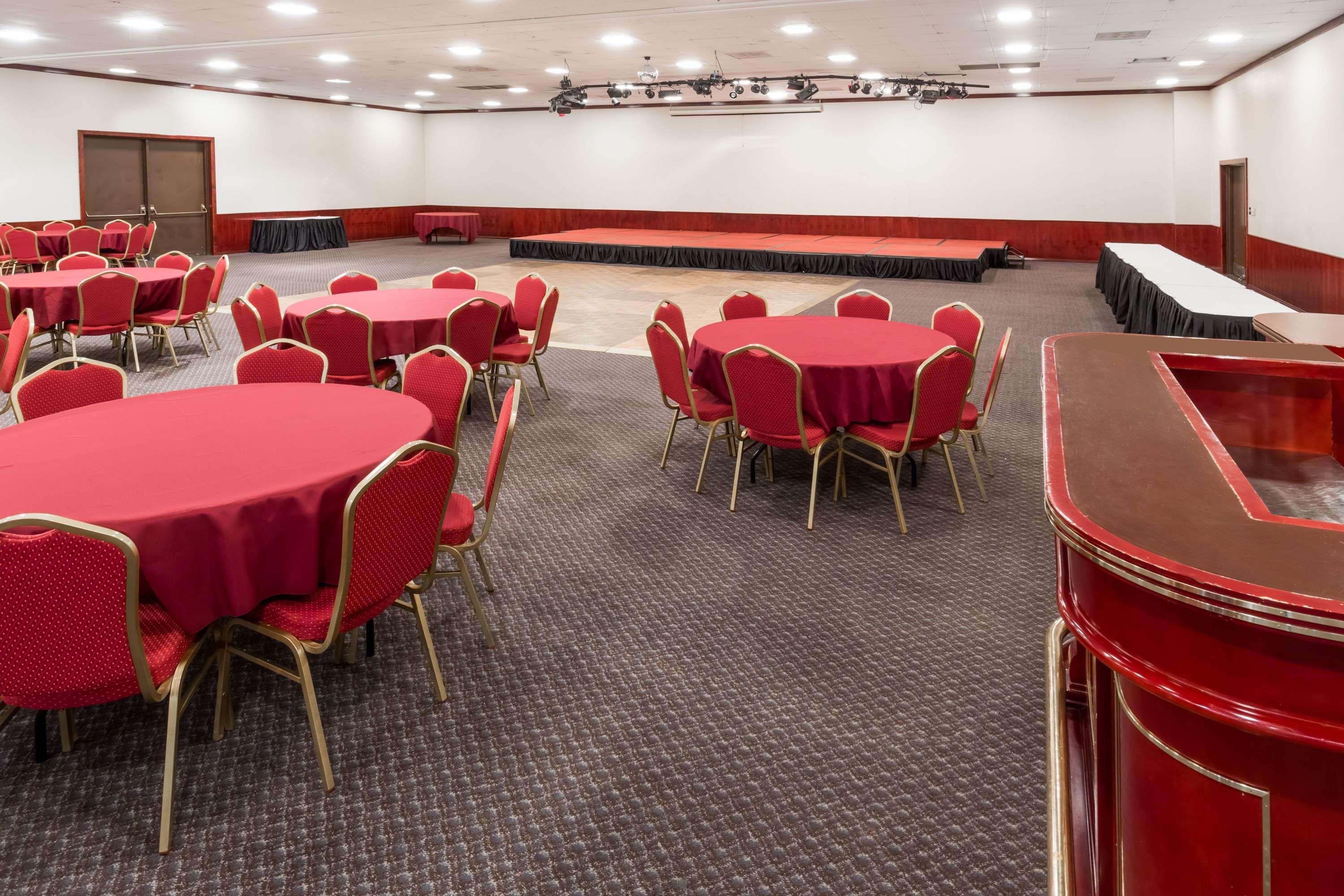 Ramada Hotel & Conference Center by Wyndham Medford