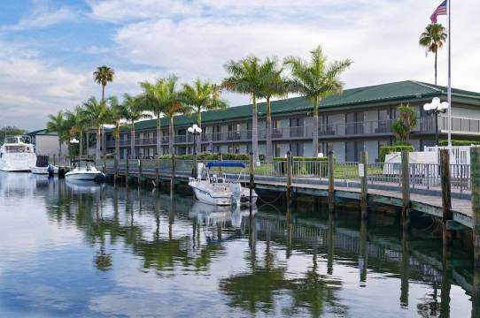 ラマダ サラソータ ウィットフィールド を宿泊予約 22年安い料金プラン 口コミ 部屋写真 Trip Com