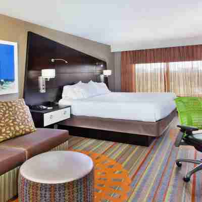 Holiday Inn Express Atlanta Galleria-Ballpark Area Rooms