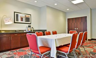 Holiday Inn Express & Suites Utica