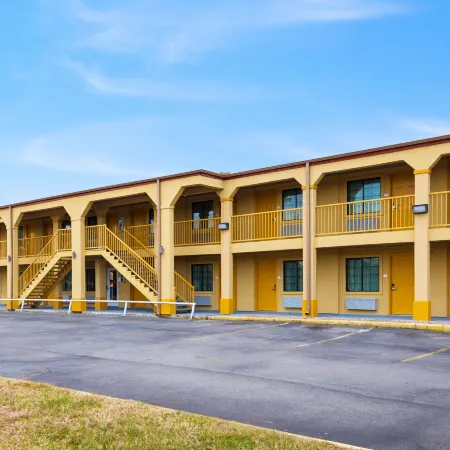 Super 8 by Wyndham Palestine TX