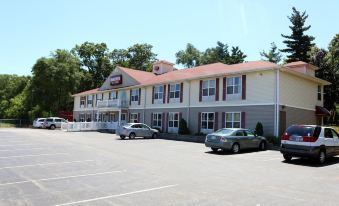 Hometown Inn & Suites