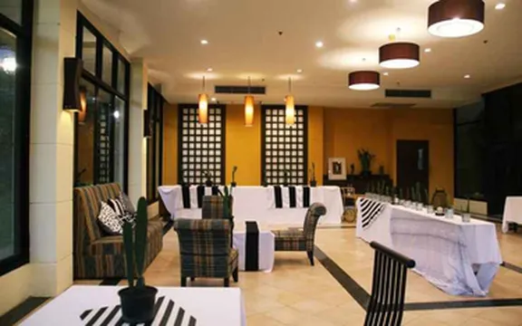 รูปภาพของเอกไพลินริเวอร์แควรีสอร์ต