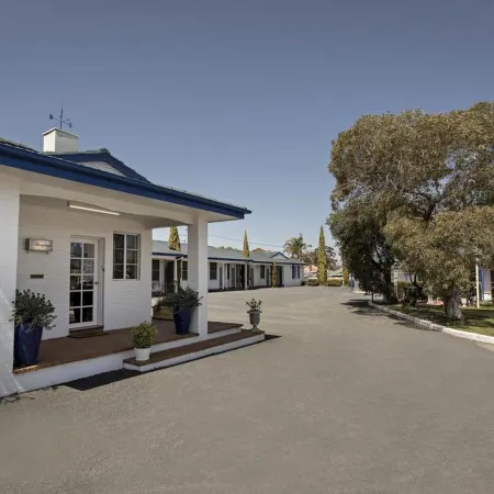 Colonial Motel & Apartments
