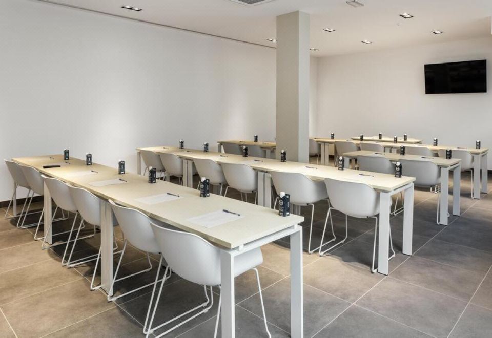 스테이 호텔 리스보아 아에로포르토 썸네일