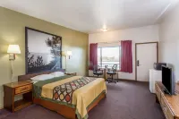 Super 8 by Wyndham Wells