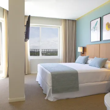 Riu Plaza España Отели рядом с достопримечательностью «Небоскреб "Испания"»