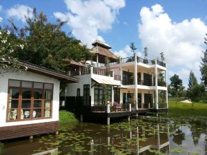 Golden Lake View Resort