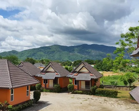 สวนสิริ รีสอร์ท โรงแรมในอำเภอ แม่จัน