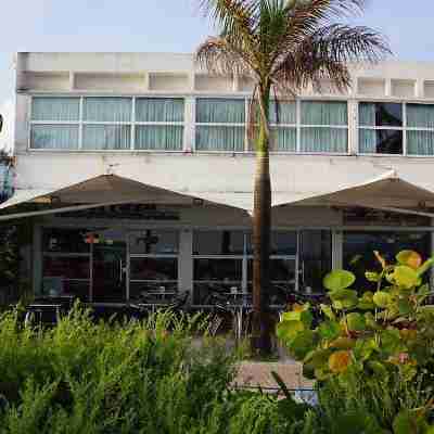 Portobelo Beach Hotel Exterior