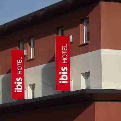 Ibis Albert Pays de Somme Hotel Exterior