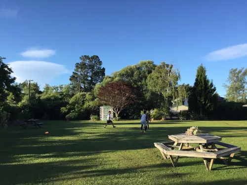 Jack & Di's Lakefront Motel Hotels in Hamurana