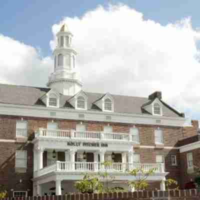 Molly Pitcher Inn Hotel Exterior