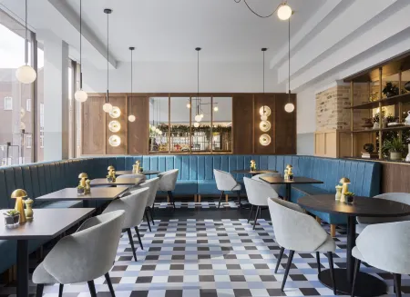 Leonardo Royal Hotel Birmingham Отели рядом с достопримечательностью «Birches Green Evangelical Free Church»