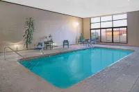 Days Inn & Suites by Wyndham Clovis - Pools