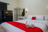 RedDoorz Syariah Near Pasar Godong Grobogan Hotel a Purwodadi