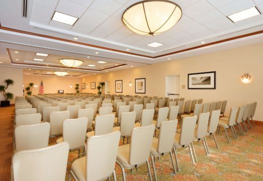 6. 힐튼 가든 인 ..