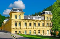 Ensana Centrální Lázně - Maria Spa - 駐車場