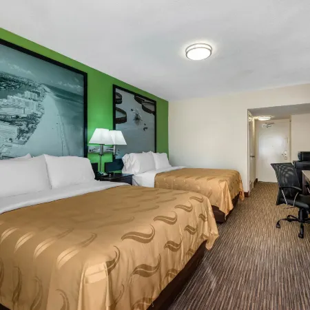 Quality Inn Daytona Beach Oceanfront Отели рядом с достопримечательностью «Выставочный и конгресс-центр Ocean Center»