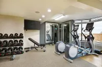 โรงแรมดับเบิลทรีบายฮิลตัน จอห์นสันซิตี้ - ที่มีฟิตเนส
