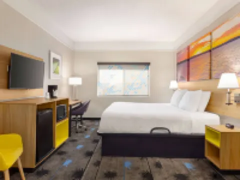 堪薩斯城國際機場戴斯酒店 梅酒店