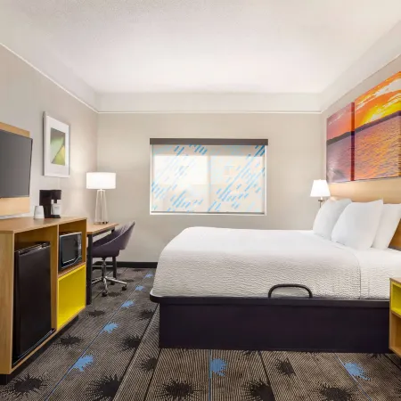 Days Inn by Wyndham Kansas City International Airport Отели в г. Мей