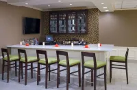 哈特福德南希爾頓花園飯店-格拉斯頓伯裡飯店 - 酒吧