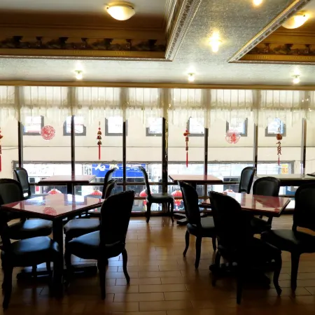 East Commercial Affairs Hotel Отели рядом с достопримечательностью «Железнодорожный вокзал Луодонга»