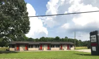 Whistling Pines Motel- Daily and Extended Stay