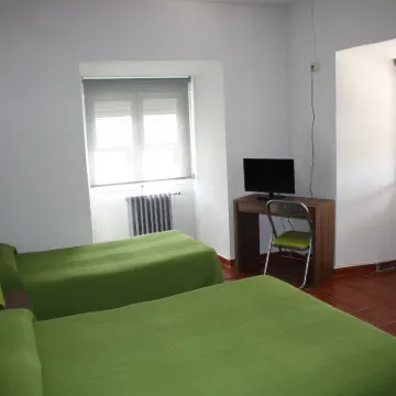 Hostal la Estación Hotels near Ávila