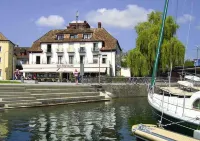 Hotel Schiff am See فنادق في كونستانز