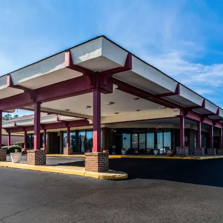 Econo Lodge Inn & Suites Conference Center Dublin