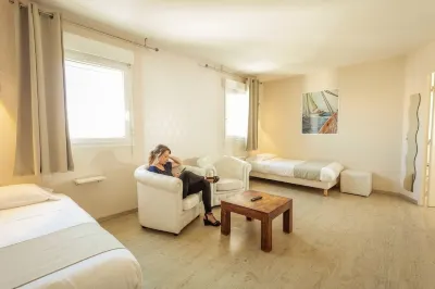 Hotel Grand Cap Rooftop Pool Отели в г. Бессан