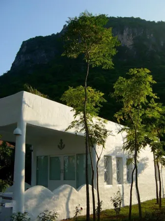 Brassiere Beach Resort Отели рядом с достопримечательностью «Tham Phraya Nakhon»