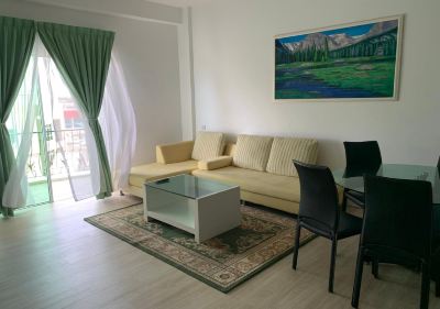 2 Bedroom Apartment - 1 King & 1 Single Bed