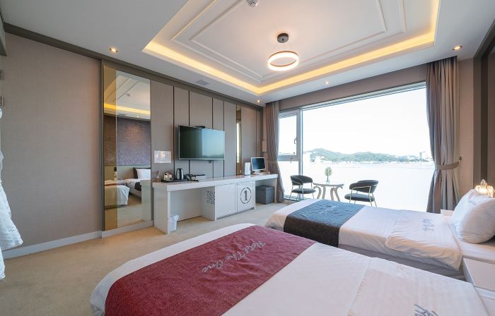 Hotel the One