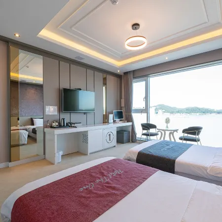 Hotel the One