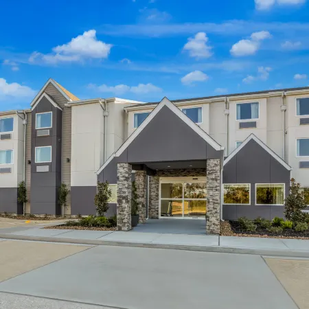 Super Inn Sulphur
