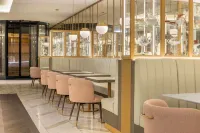 The Emerald House Lisbon, Curio Collection by Hilton Hotels in Almada