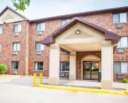 Quality Inn & Suites Ankeny-Des Moines - parking